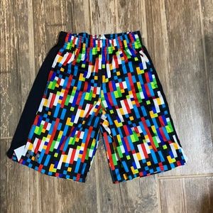 Under Armour Youth M Shorts.